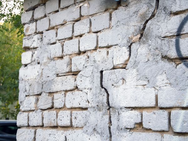 Cracked Brick Wall Repair in San Mateo